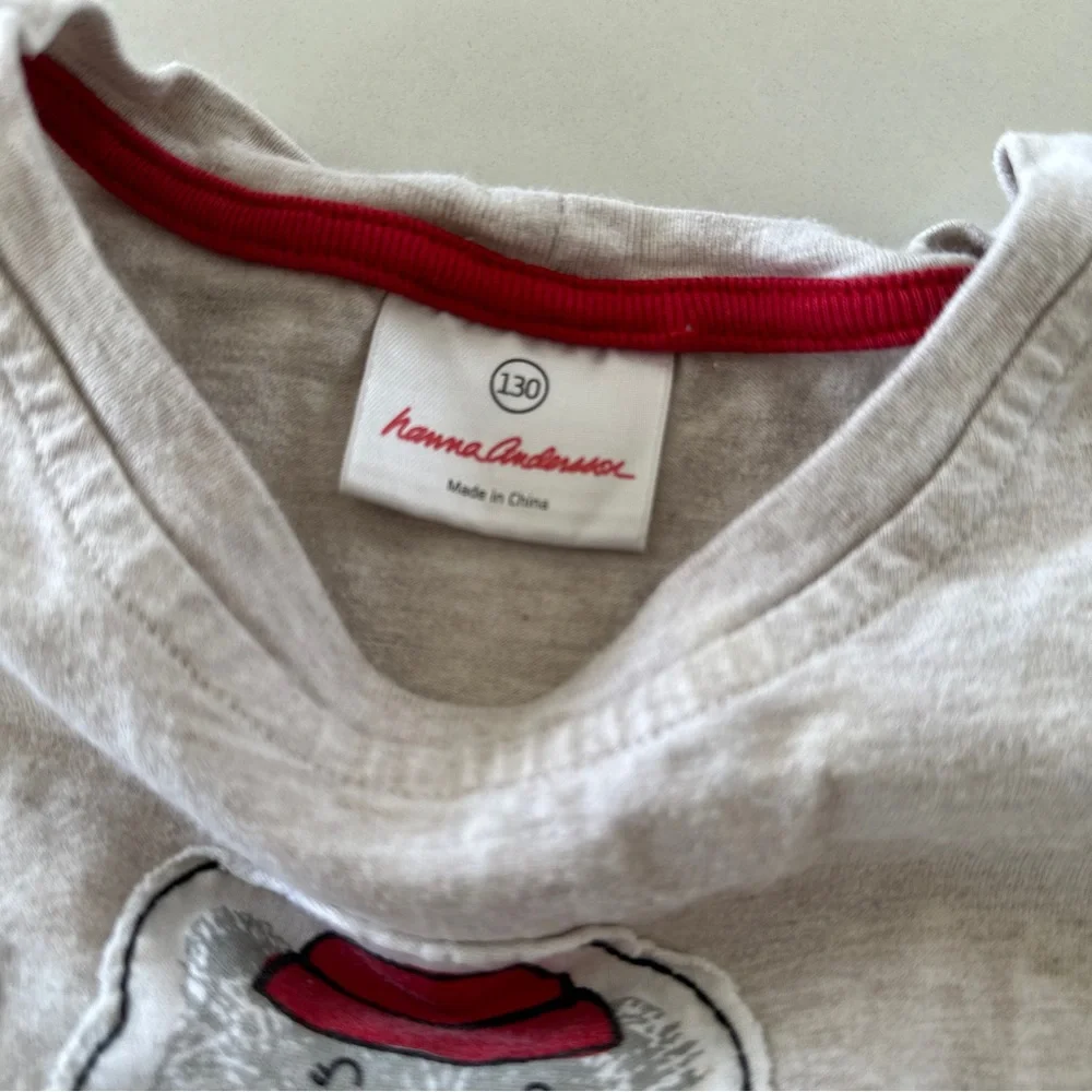 Hanna Andersson Oat Heather Bear Curved-Hem Appy Tee